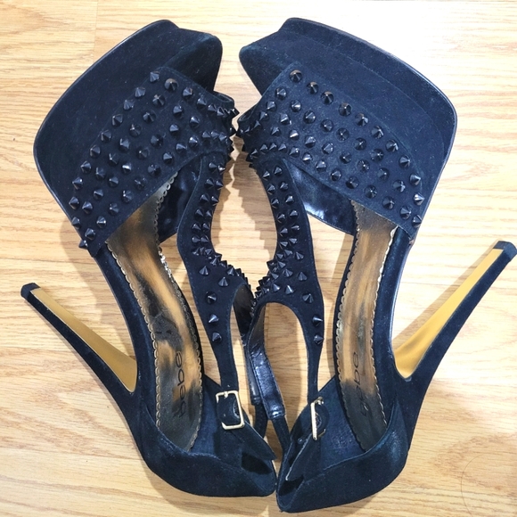 Heels - Picture 3 of 7